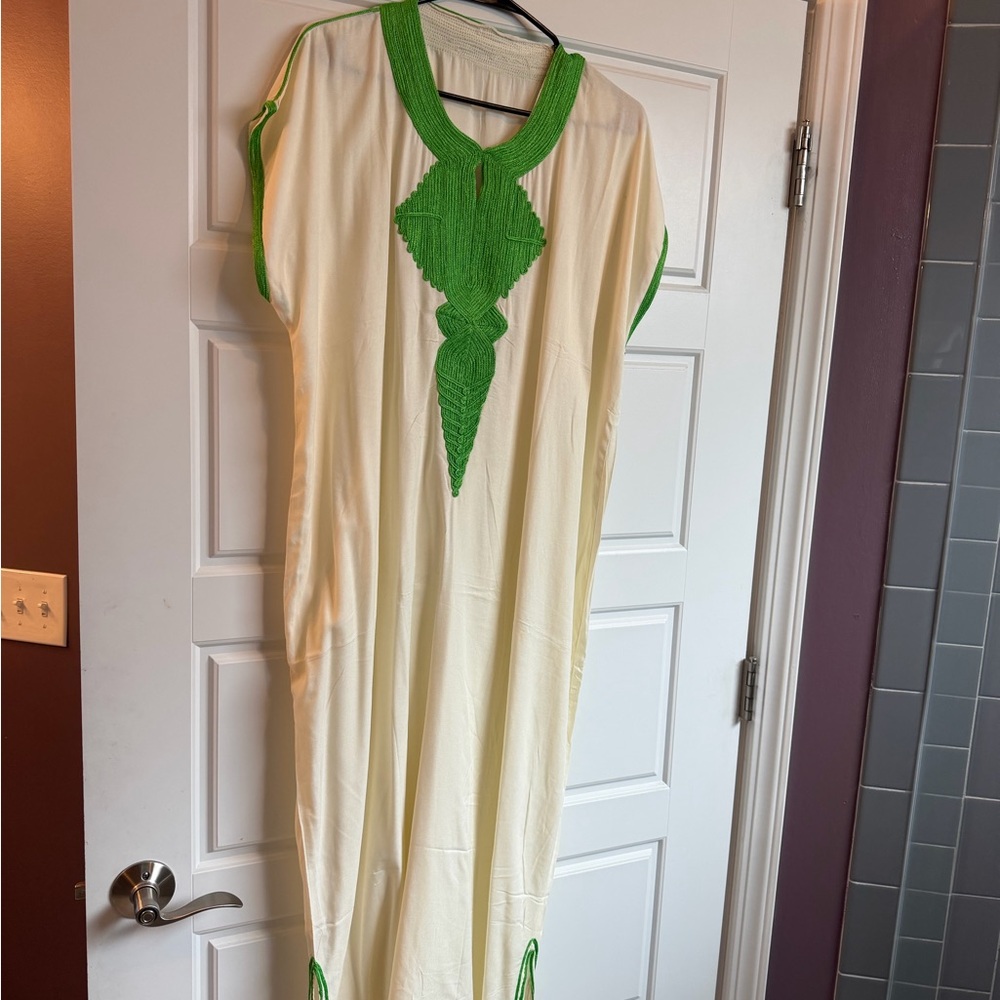 Elegant Green and Cream Women's Dress